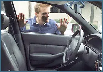 Safe Key Shop Valley Stream, NY 516-962-5750 - 19-locked-keys-in-car